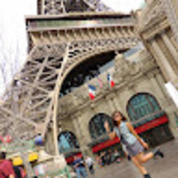 Meet your Posher, Laura - Picture 1 of 1